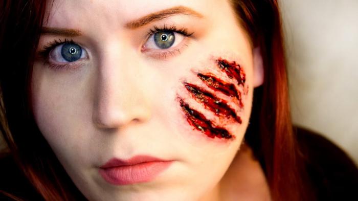 How to make an artificial wound on Halloween? Find out and surprise your friends!