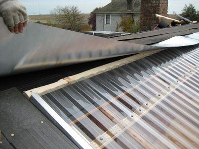 Lightweight and reliable polycarbonate roof