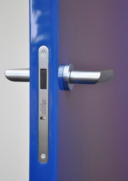 Magnetic lock on the interior door - guarantee of silent operation