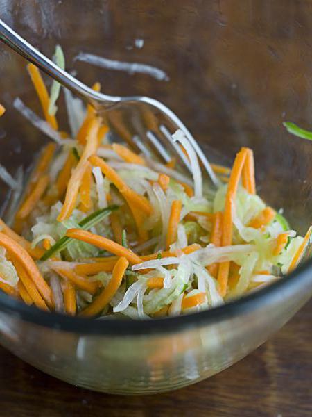 Cucumbers in Korean with carrots. Recipes