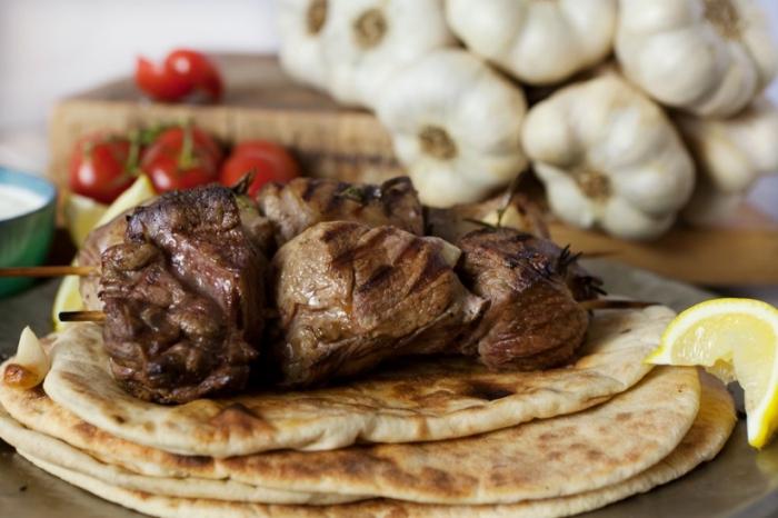 Secrets of delicious meat: how to pickle lamb shish kebab