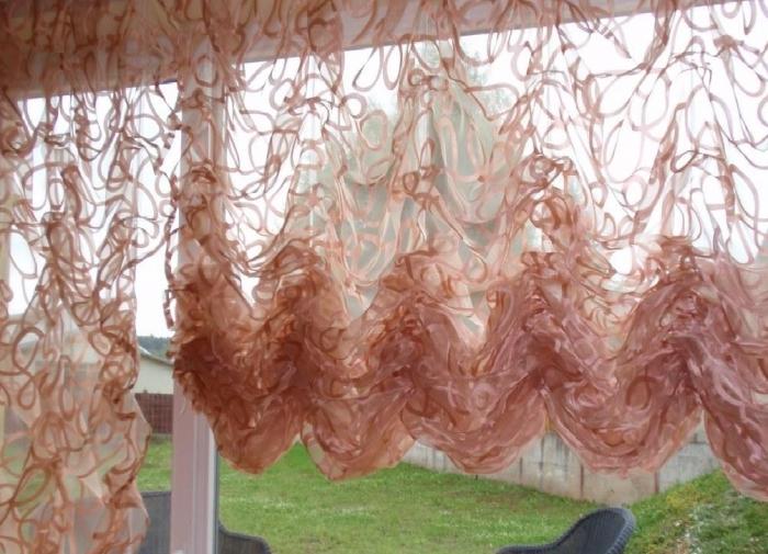 Austrian curtains are not out of fashion