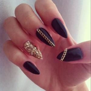 Sharp nails: stylish and beautiful