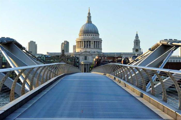 Millennium - Bridge in London: one of the first attractions of the new millennium