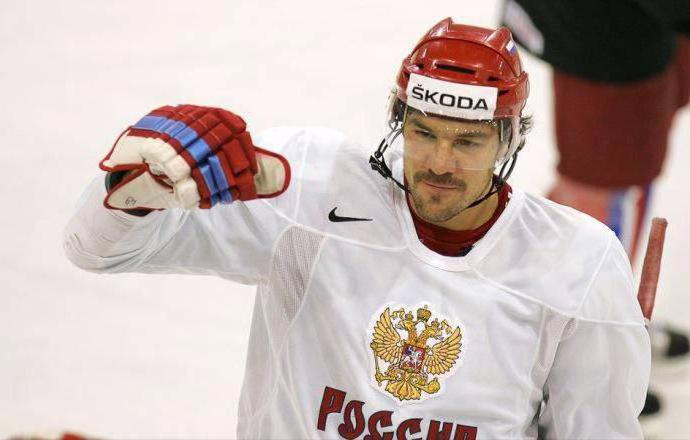 Ice hockey player Yevgeny Artyukhin: biography